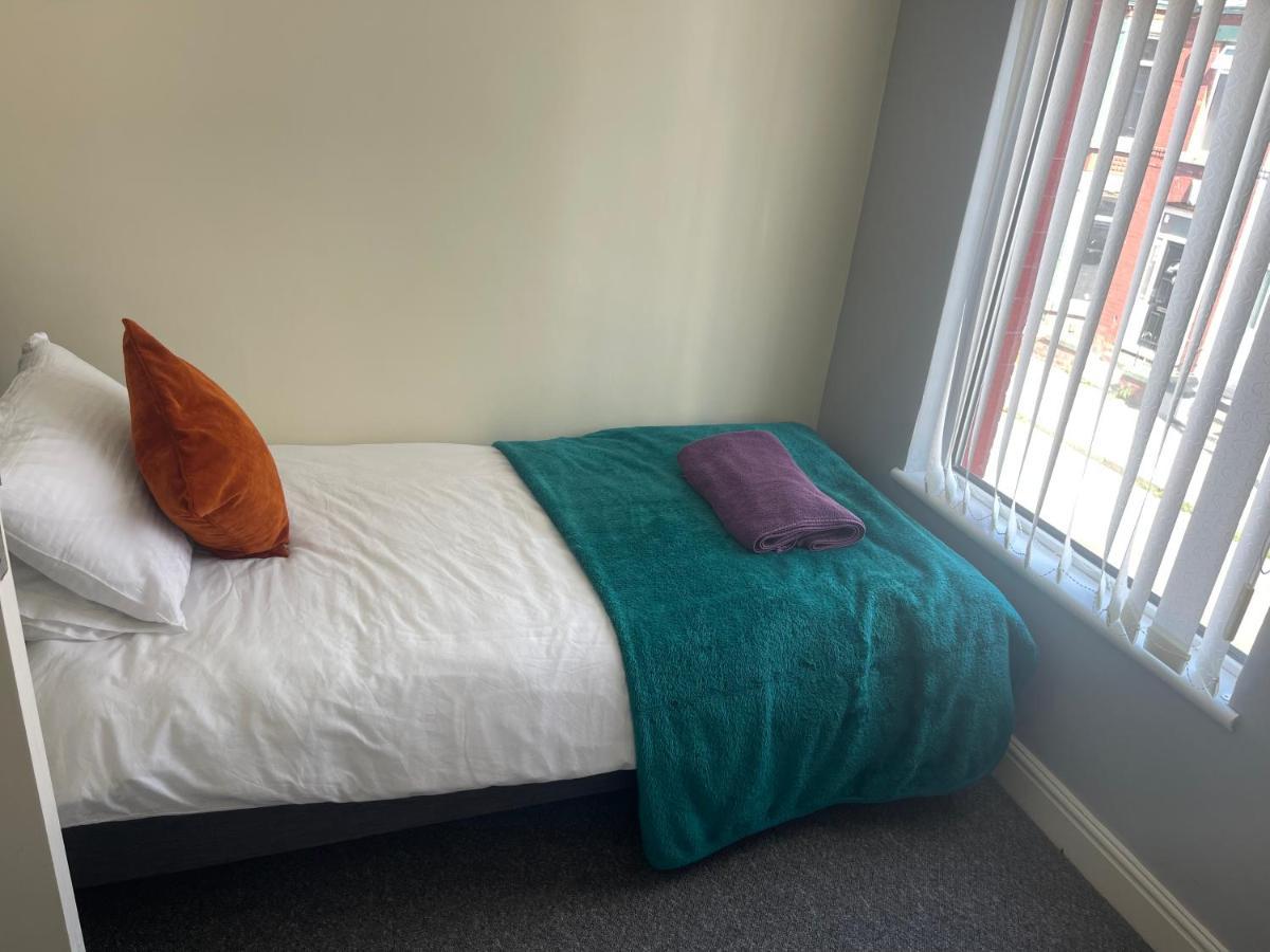 Marks Place Liverpool Bagian luar foto